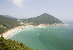 상공에서 찍은 여차 몽돌 해수욕장 