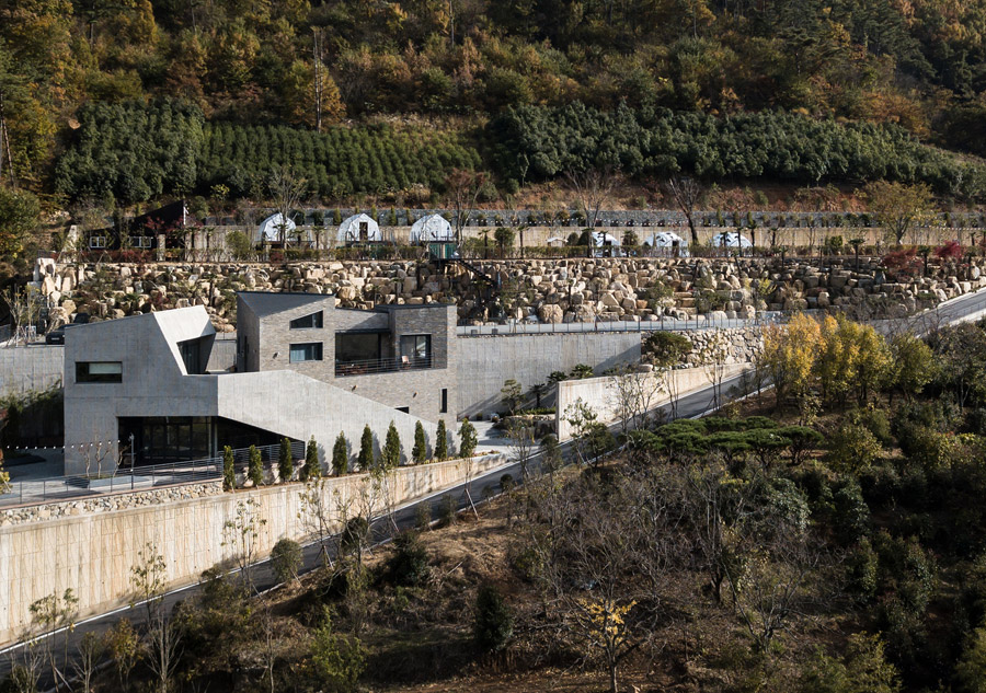 멀리서 바라보는 글램핑 전경