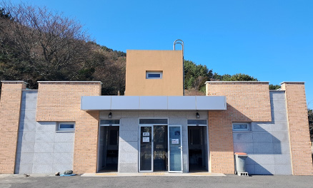 캠핑장의 화장실건물