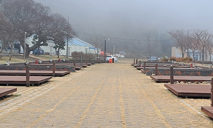 캠핑장 텐트를 설치할 수 있는 공간