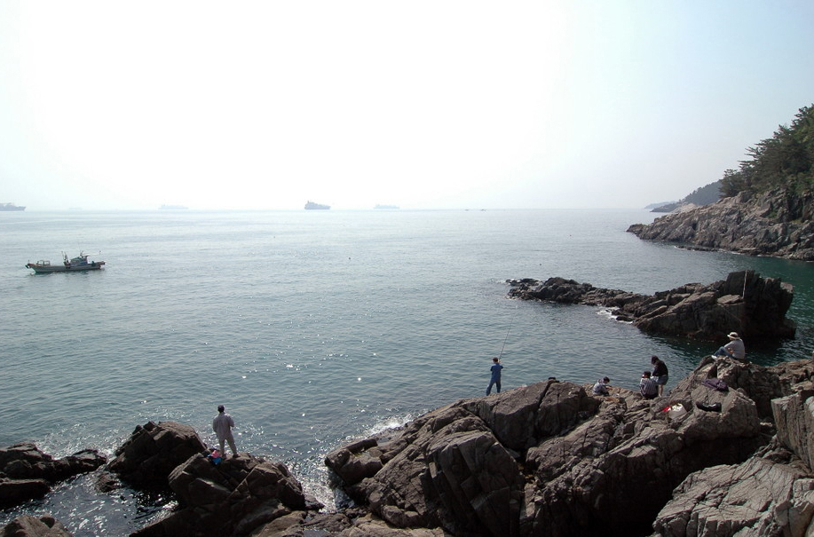 윤개공원(일출명소) , 윤개해안
