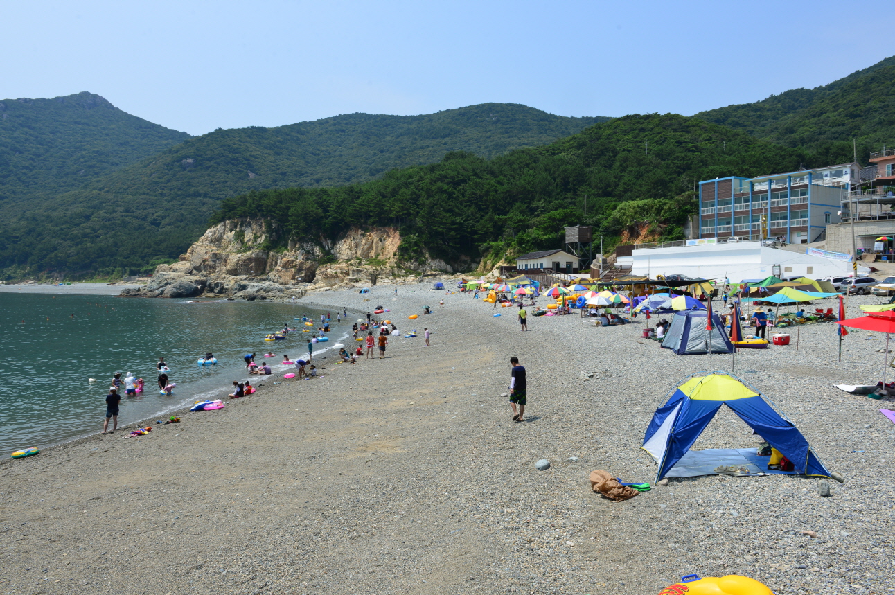 여차몽돌해변