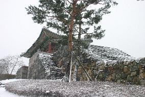 눈내린 고현 계룡루(鷄龍樓)