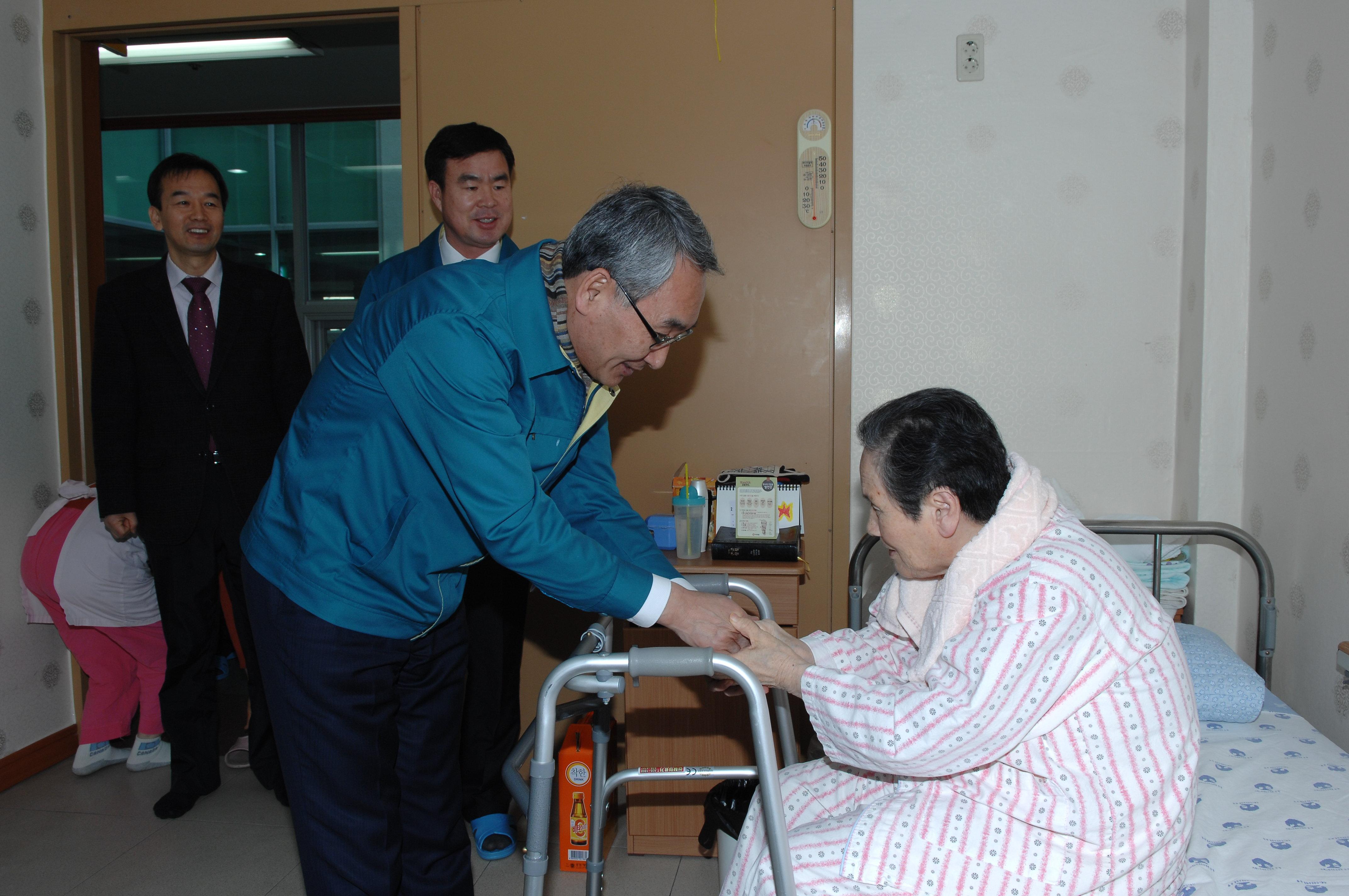 설 명절 사회복지시설 및 어려운 가정 성금(품) 전달 현장 이미지
