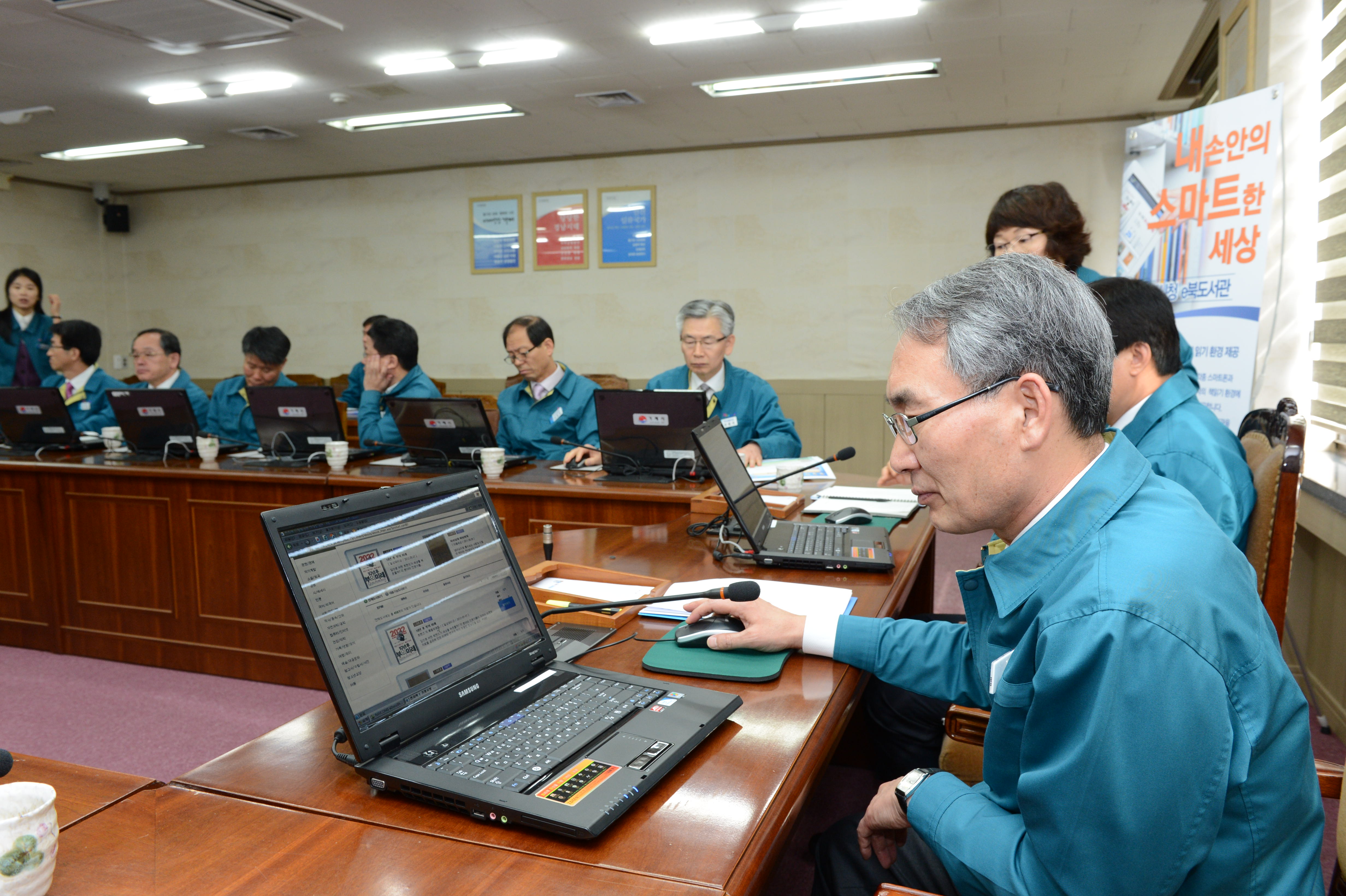 거제시 공무원, 독서삼매경에 빠진다 현장 이미지