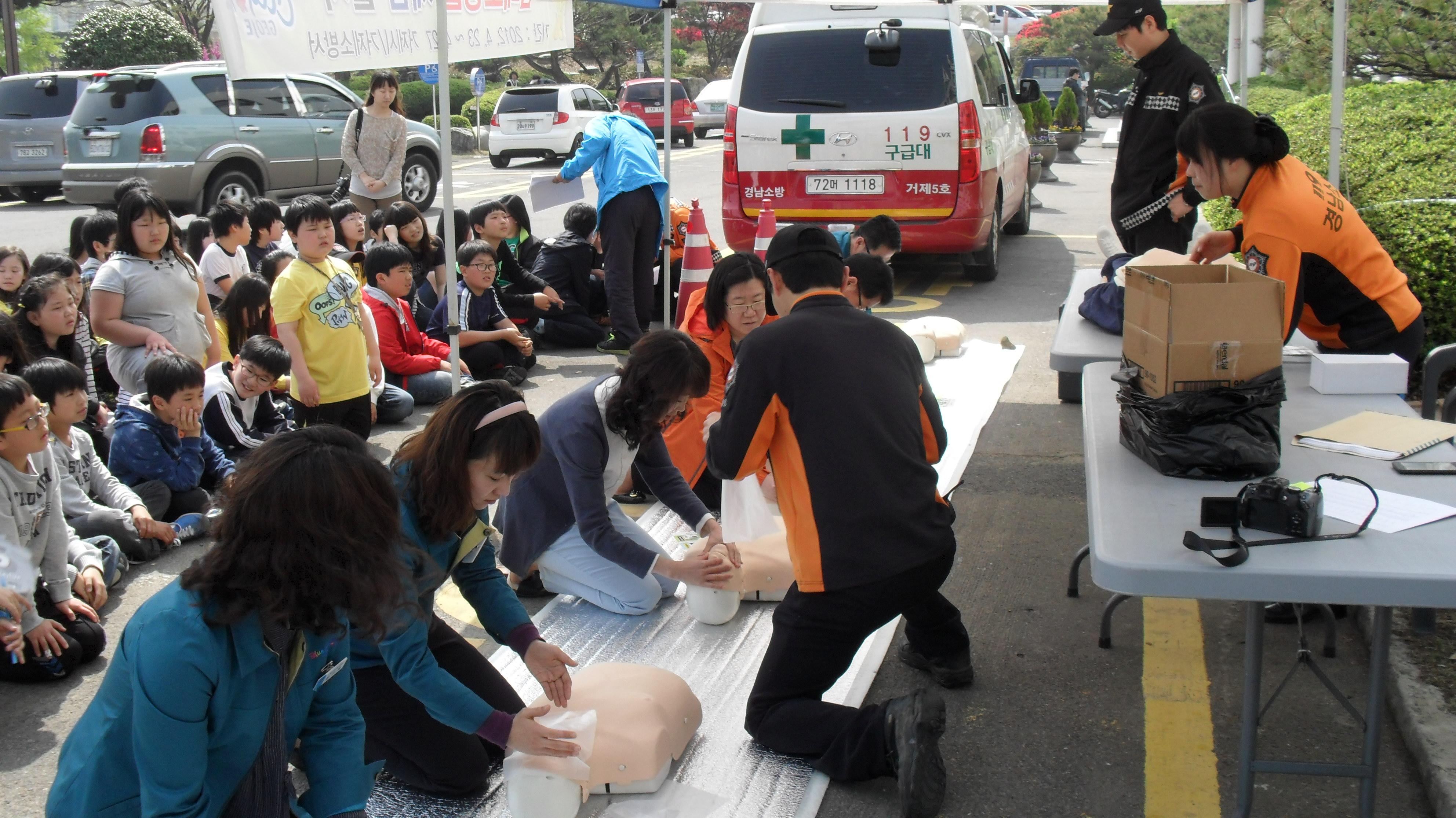 심폐소생술 체험하러 오세요 현장 이미지