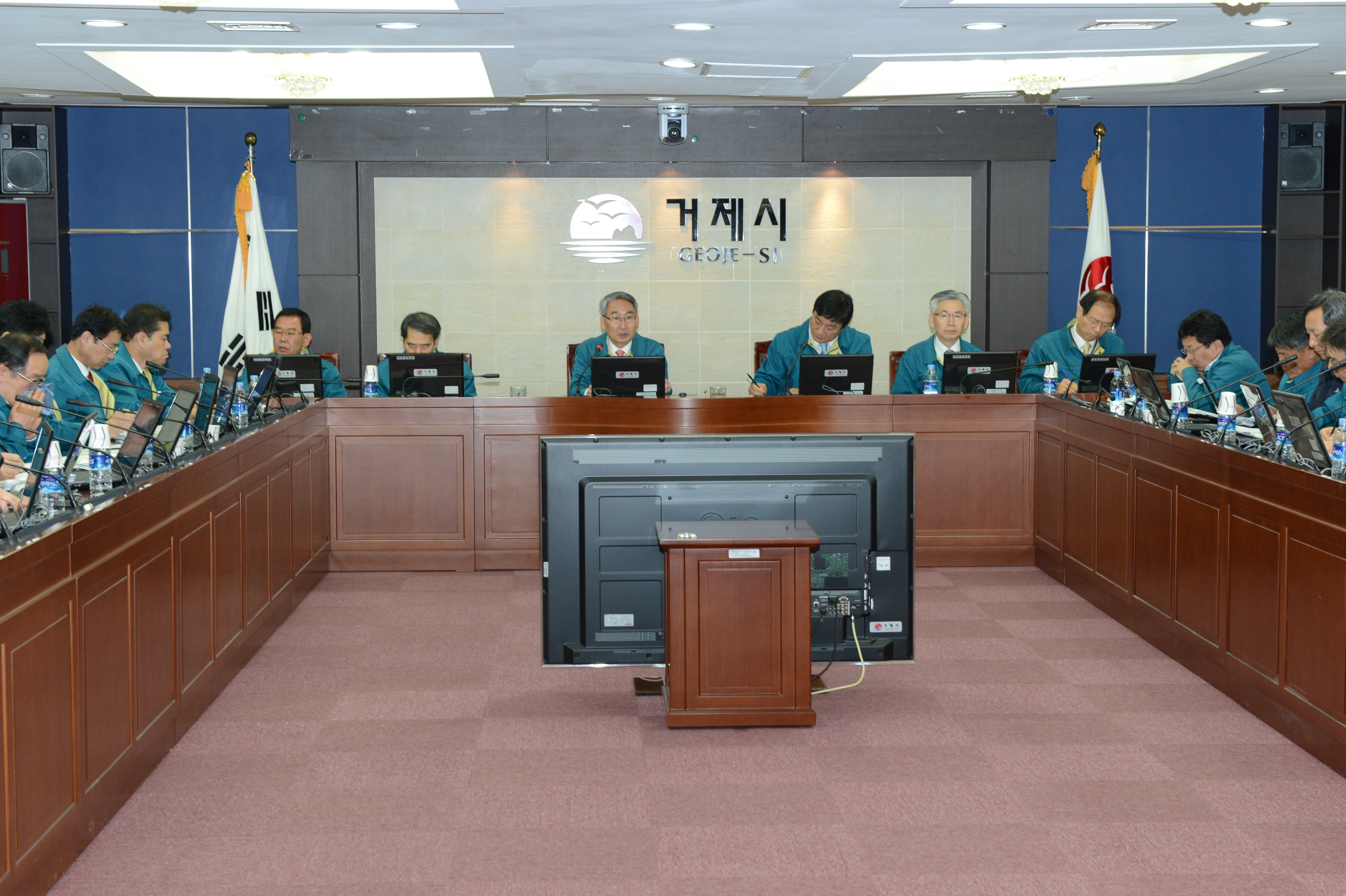 8월 확대간부회의에서 권민호 거제시장 적조방재 총력 당부 현장 이미지