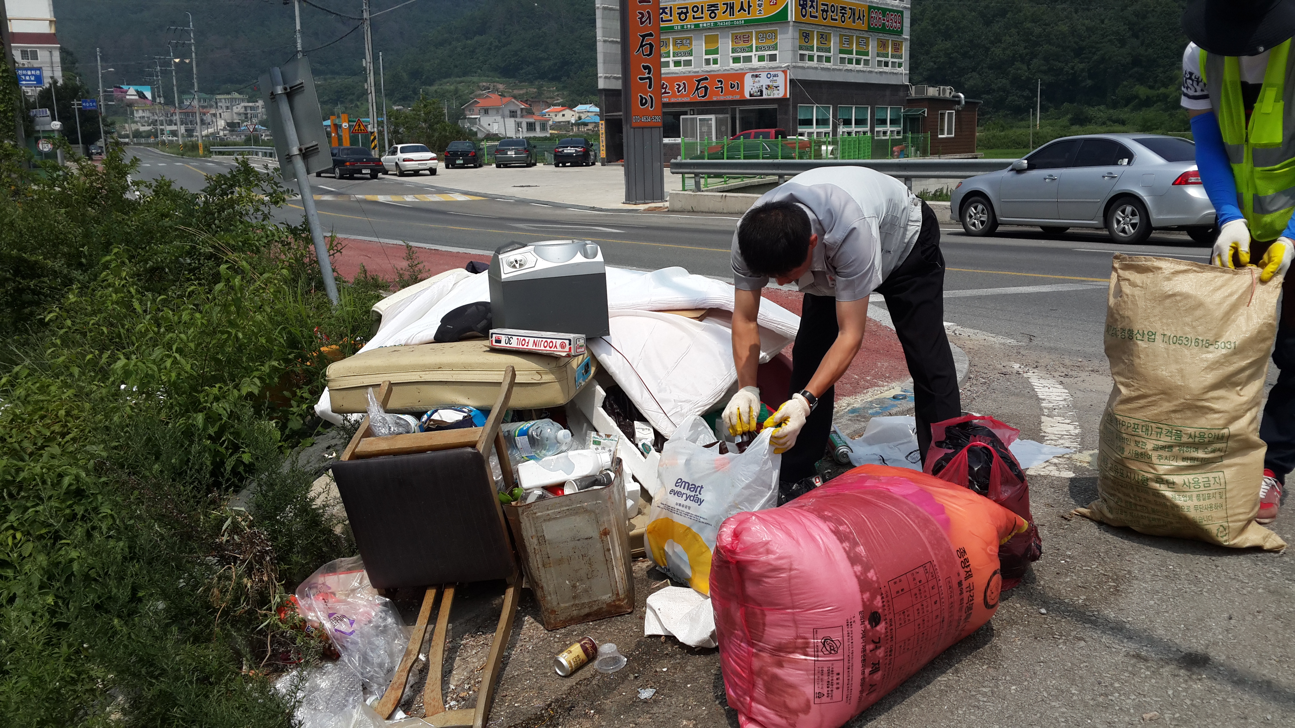 쓰레기 불법배출 꼼짝마! 현장 이미지