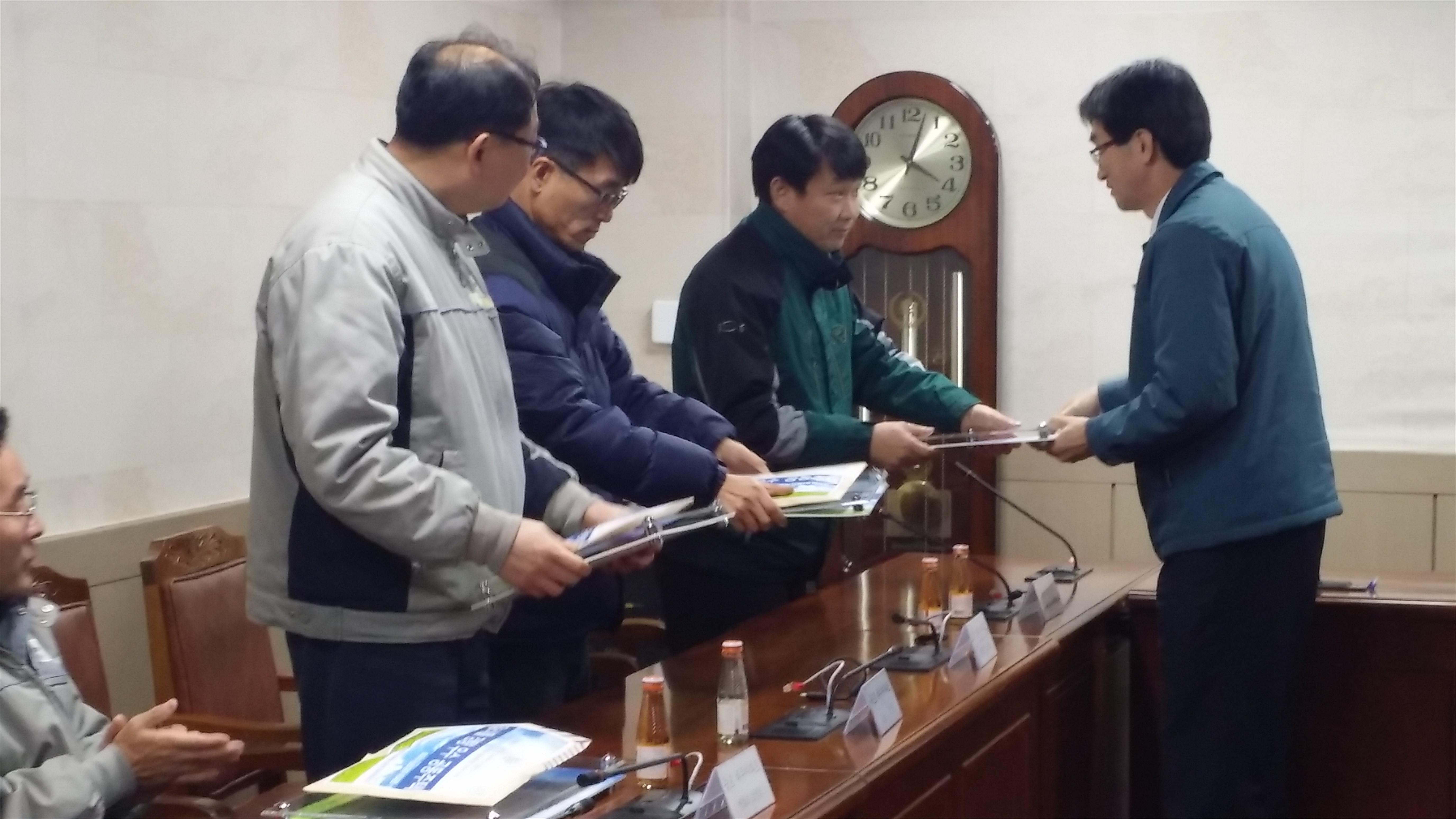 2014년 거제시 공동주택 음식물류폐기물 감량 경진대회 시상 현장 이미지