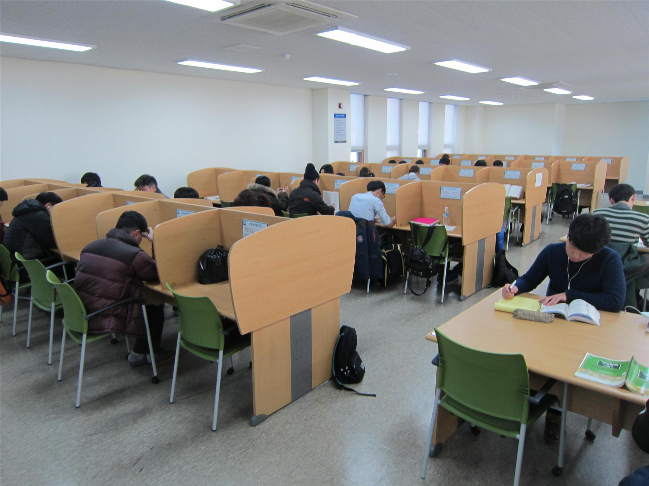 거제시립도서관 학습실 상시 개관 현장 이미지