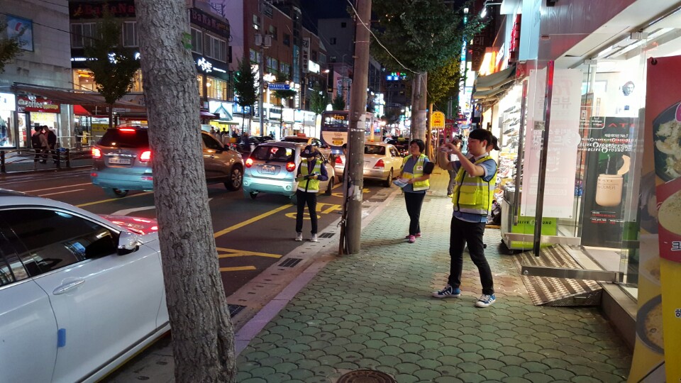 거제시, 불법주정차 야간 단속 및 계도 강화 현장 이미지