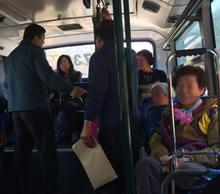 서일준 부시장, 시내버스 타고 해금강까지 시민과 관광객 불편사항 체험 현장 이미지