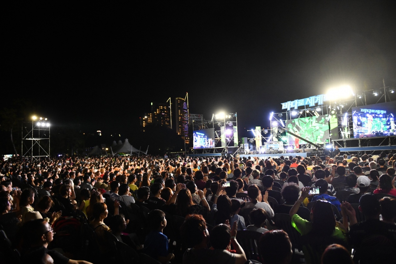 새로 거듭난 BlueNight 2019 거제바다로세계로 성황리에 마쳐 현장 이미지
