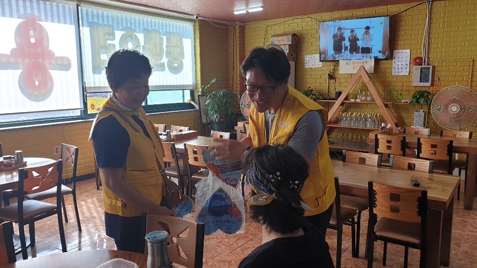 거제시, 희망근로사업과 연계해 찾아가는 범시민칭찬하기 운동 집중 홍보 현장 이미지