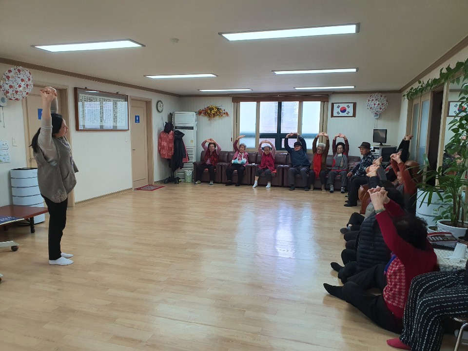 거제시, 신중년 경력형 일자리 사업 확대 추진 현장 이미지