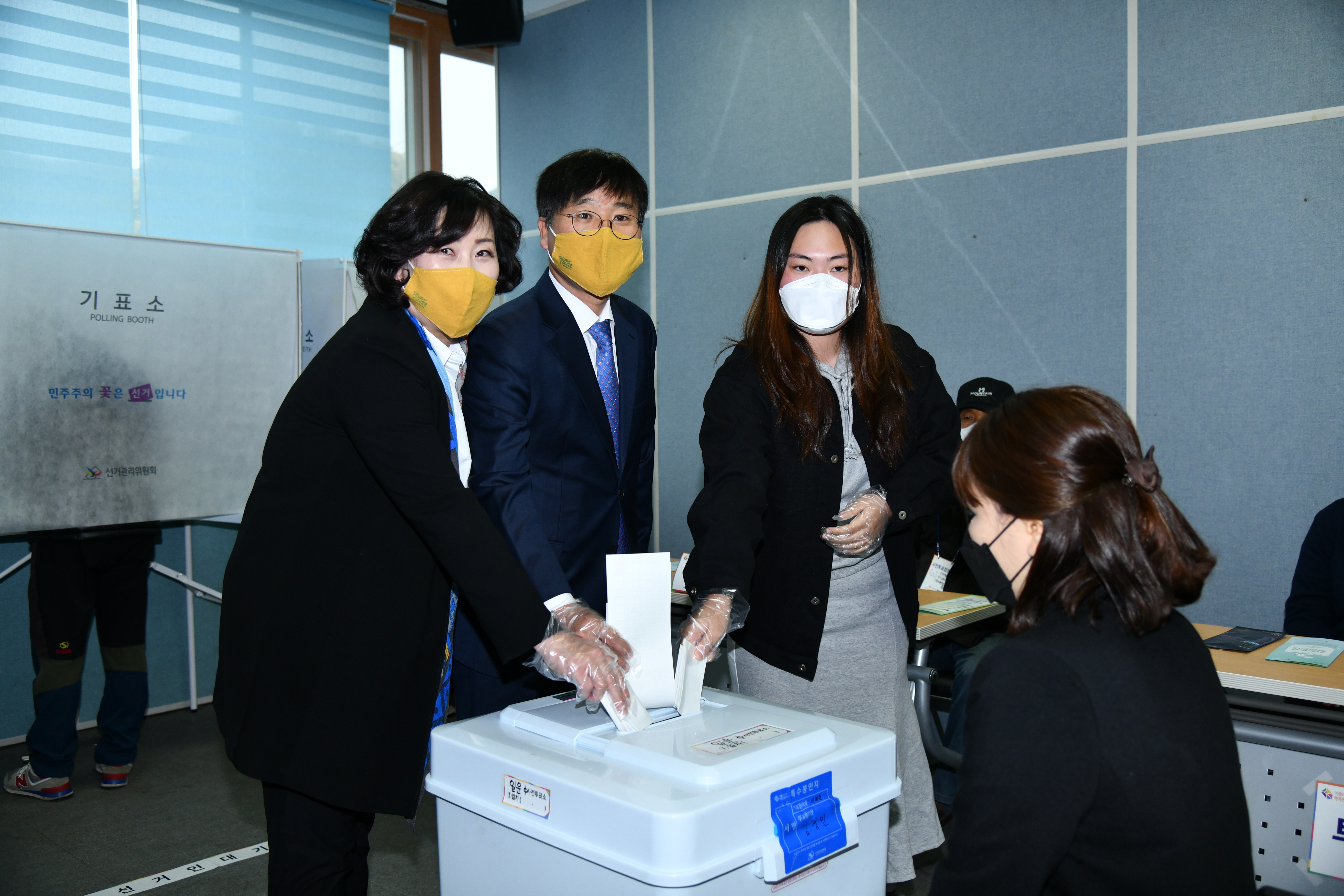거제시, 10~11일 이틀간 사전 투표 “안심하고 투표하세요” 현장 이미지