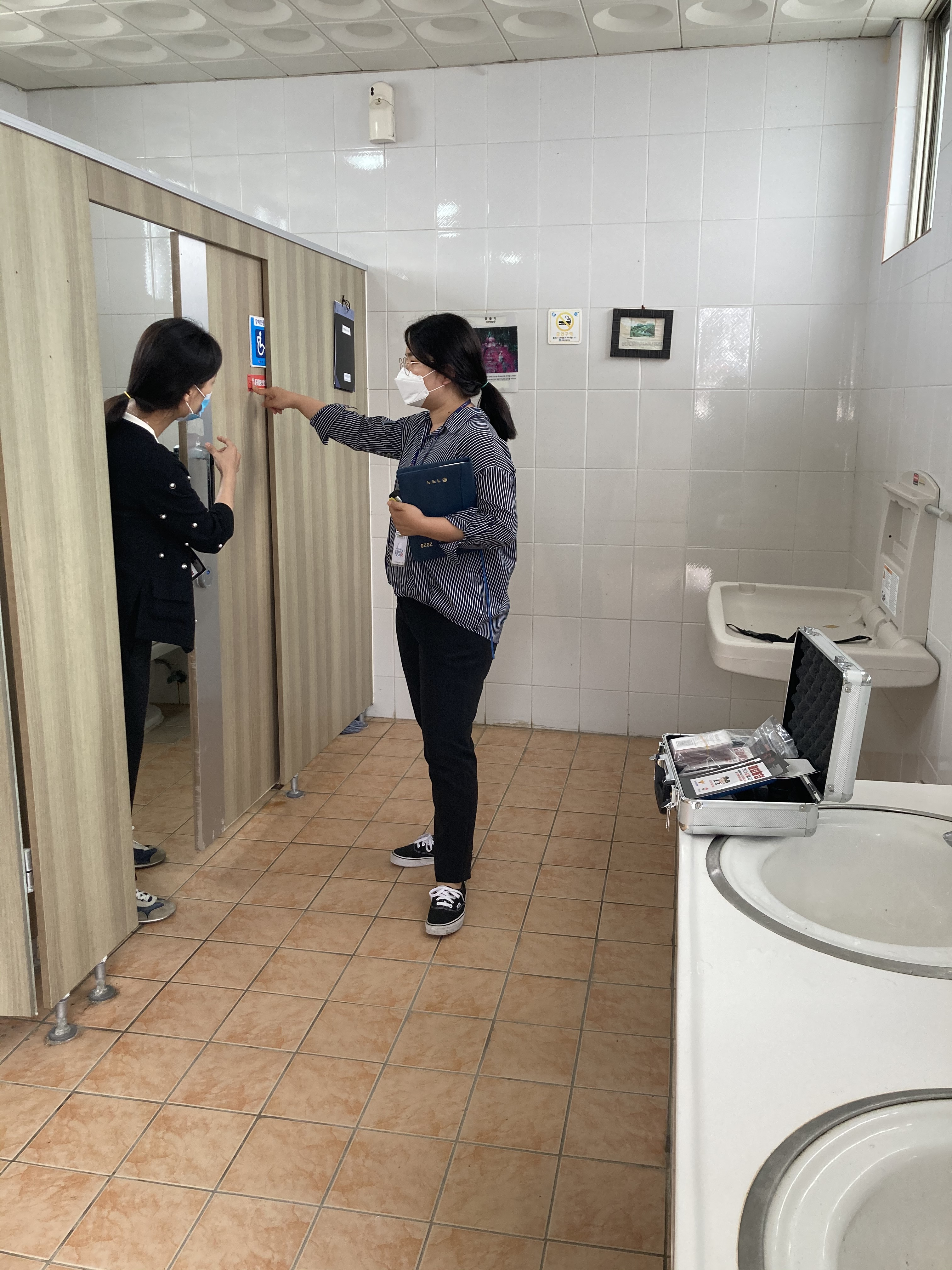 거제시, 공중화장실 불법촬영 합동점검 실시 현장 이미지