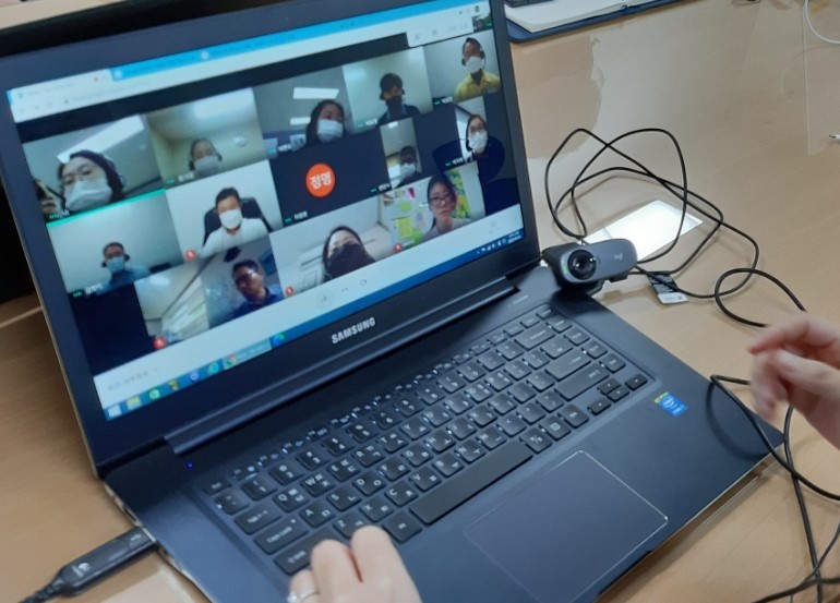 거제시 주민참여예산 전문가 화상회의 진행 현장 이미지