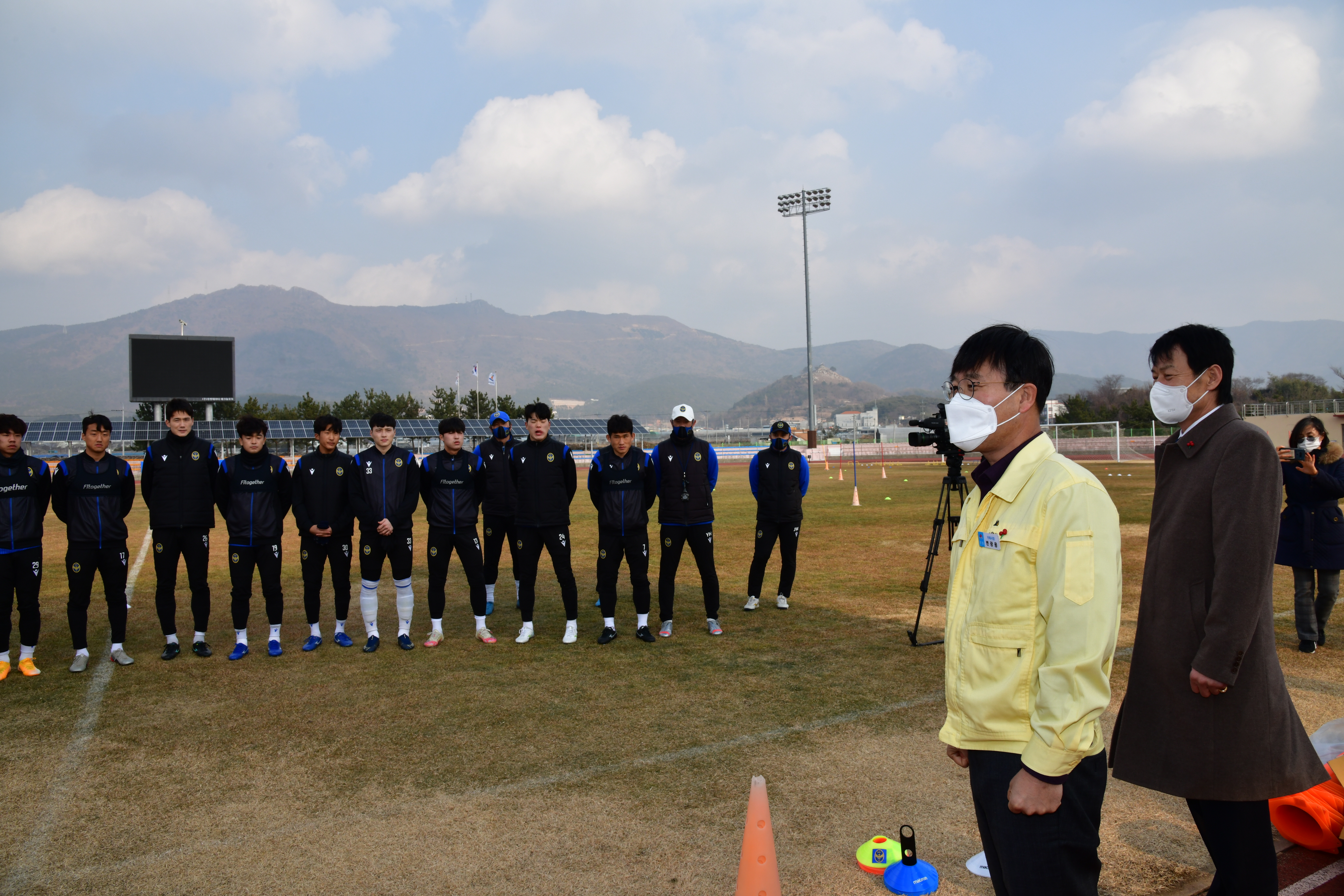 변광용 시장, 거제스포츠파크 찾아 프로축구구단 격려 현장 이미지
