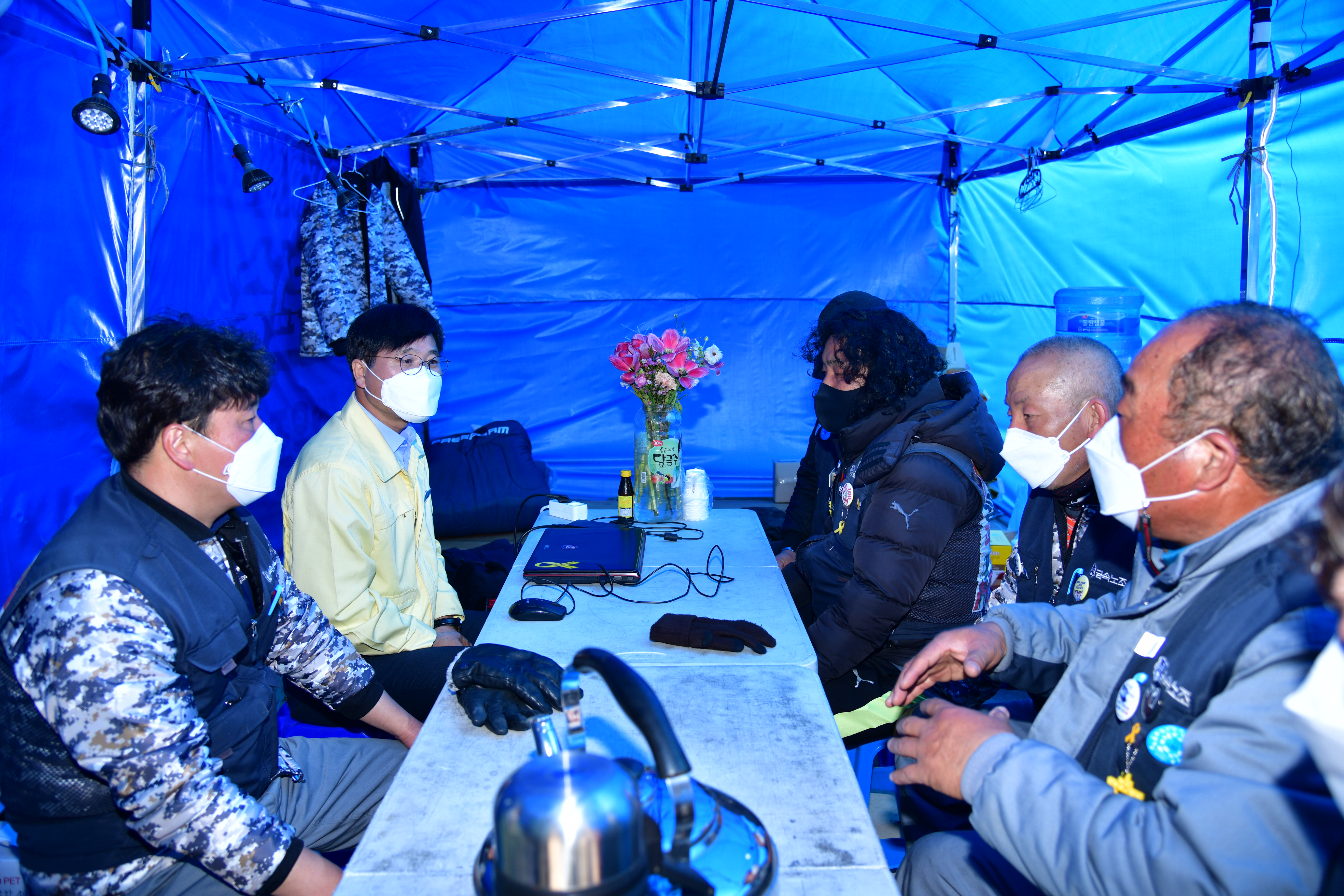 변광용 거제시장, 해고 청원경찰 농성장 찾아 현장 이미지