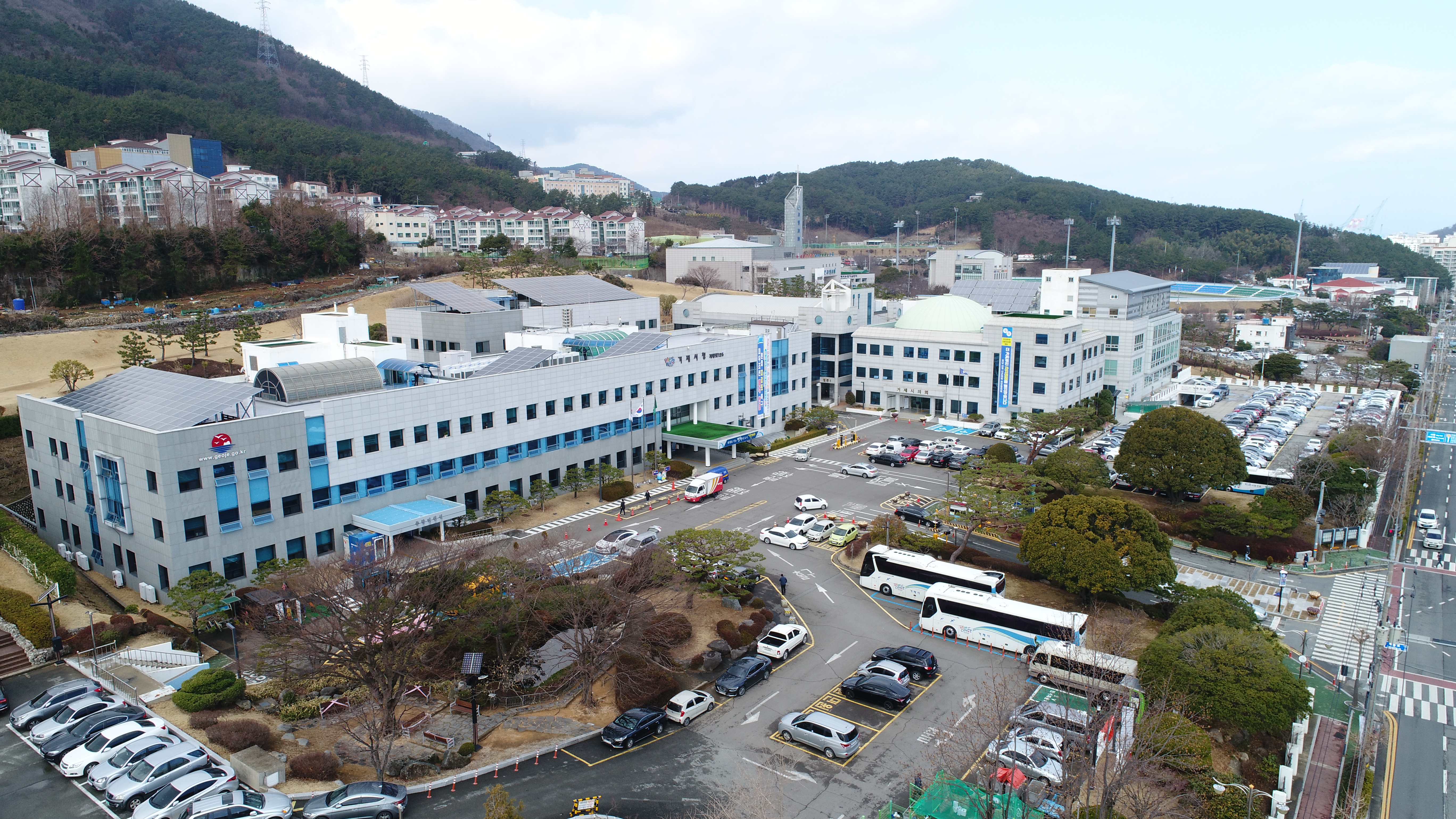 거제시, 개학 맞아 학교주변 불법광고물 일제정비 현장 이미지