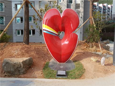 거제시, 2021년 건축물 미술작품 정기조사 실시 현장 이미지