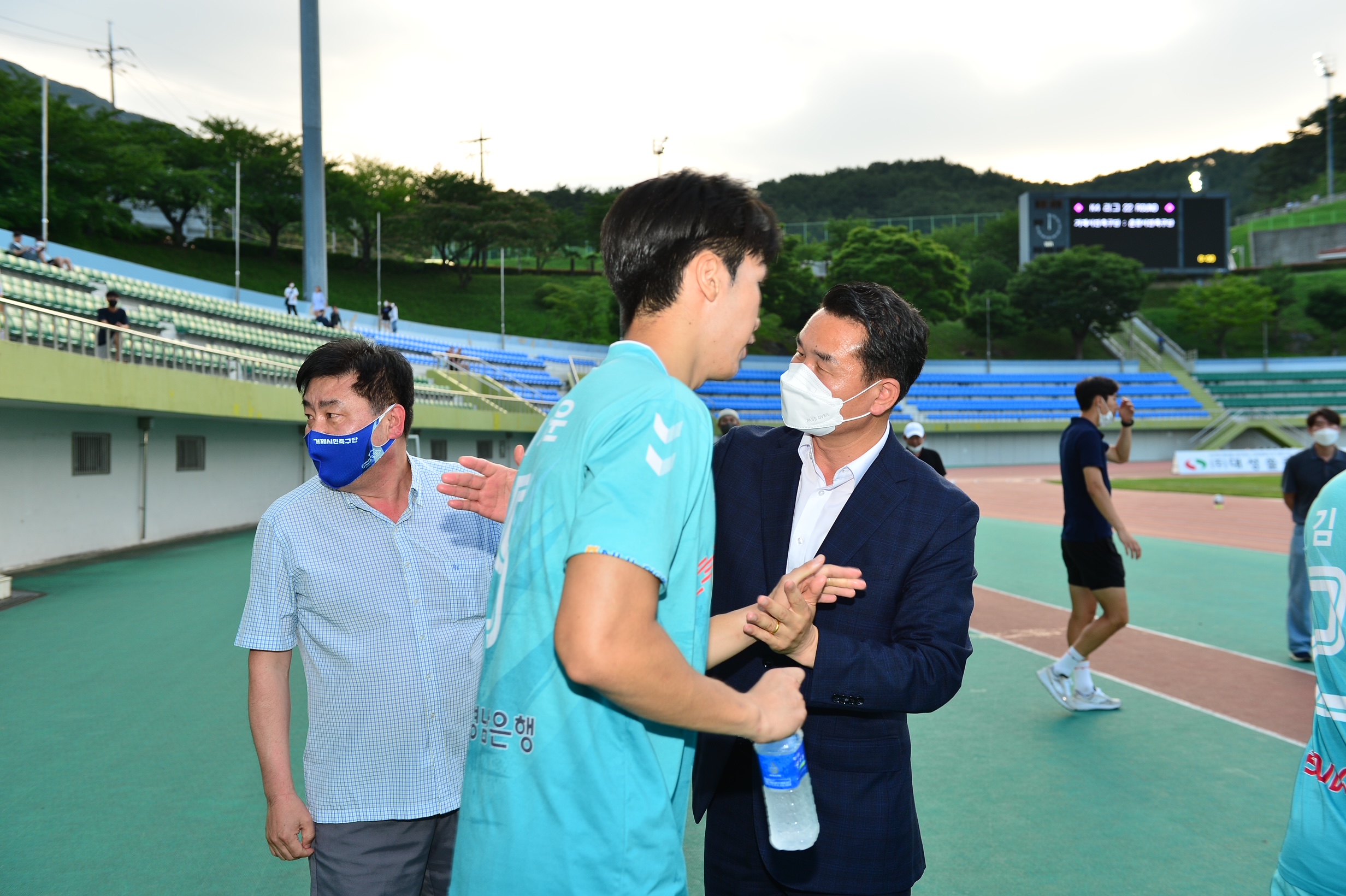 박종우 거제시장 거제종합운동장 찾아 거제시민축구단 격려 현장 이미지