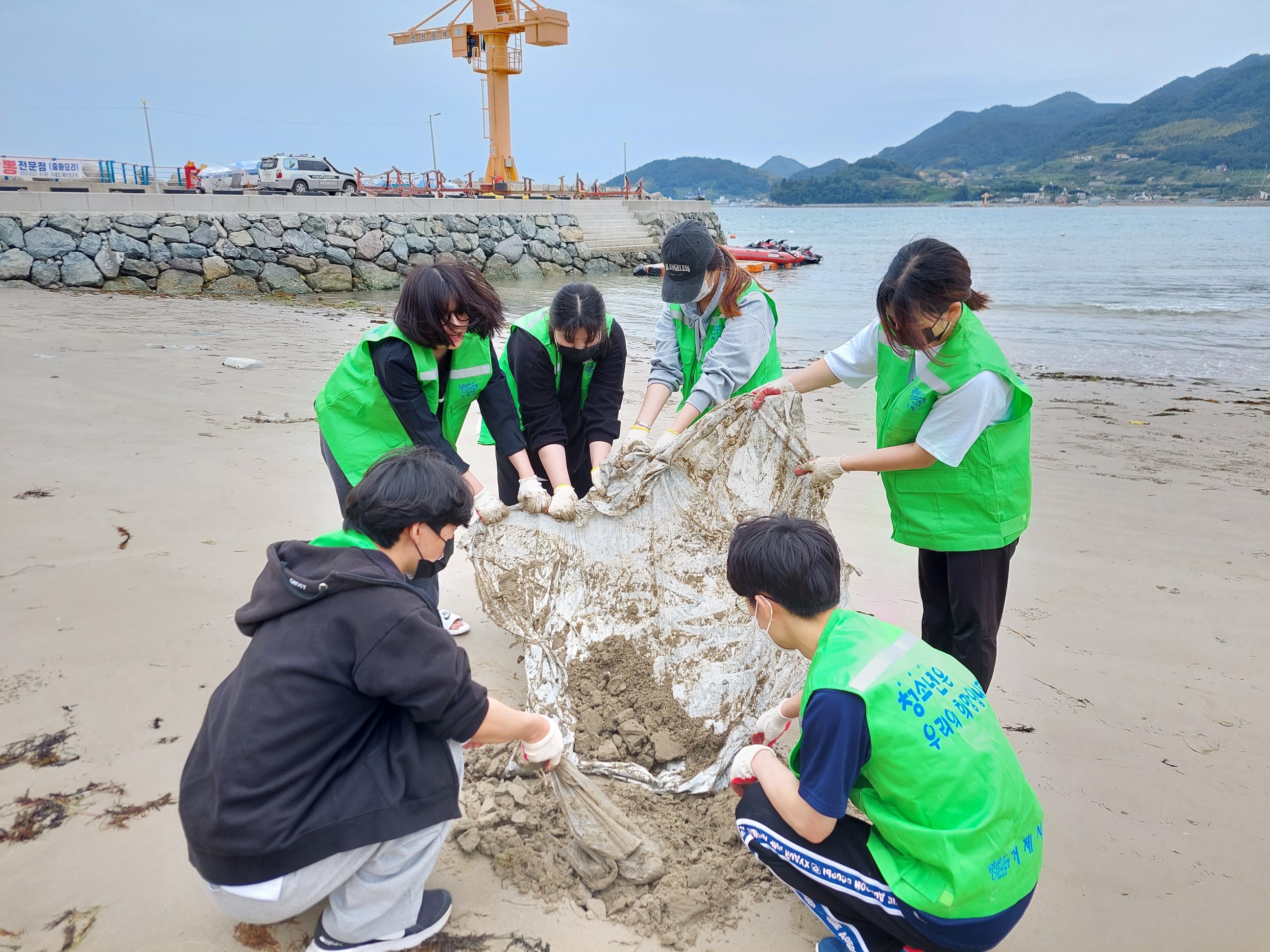 거제시 학교 밖 청소년 환경캠페인 우수활동 사례 공모전 단체부문 사진분야 동상 수상 현장 이미지