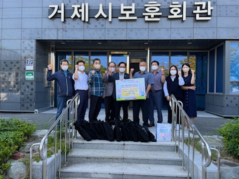 거제여자상업고등학교 봉사동아리(인터랙트) 국가유공자 및 참전용사를 위한 위문편지 및 기념품 전달 현장 이미지