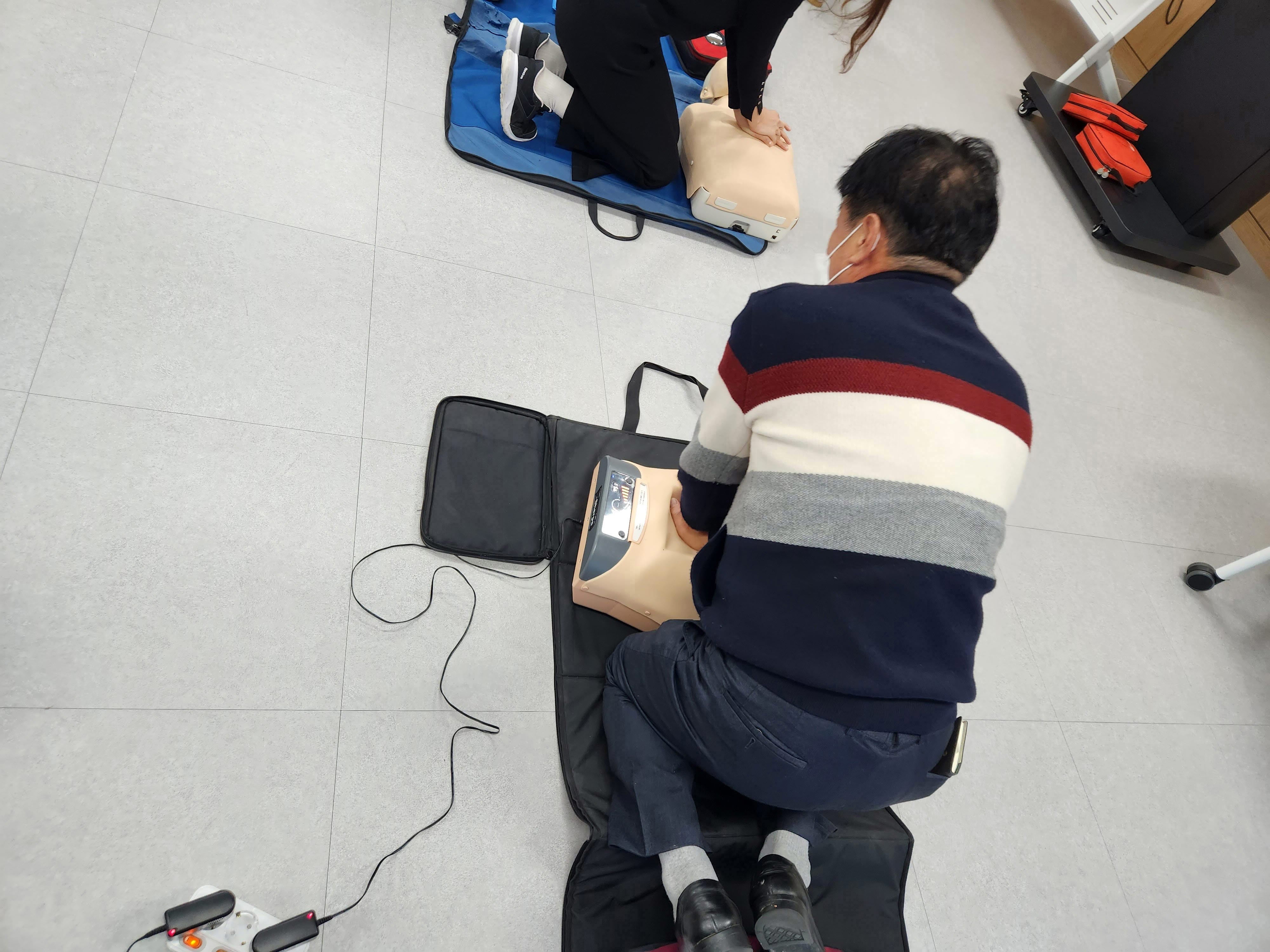 거제시립도서관, 심폐소생술 등 안전교육 실시 현장 이미지