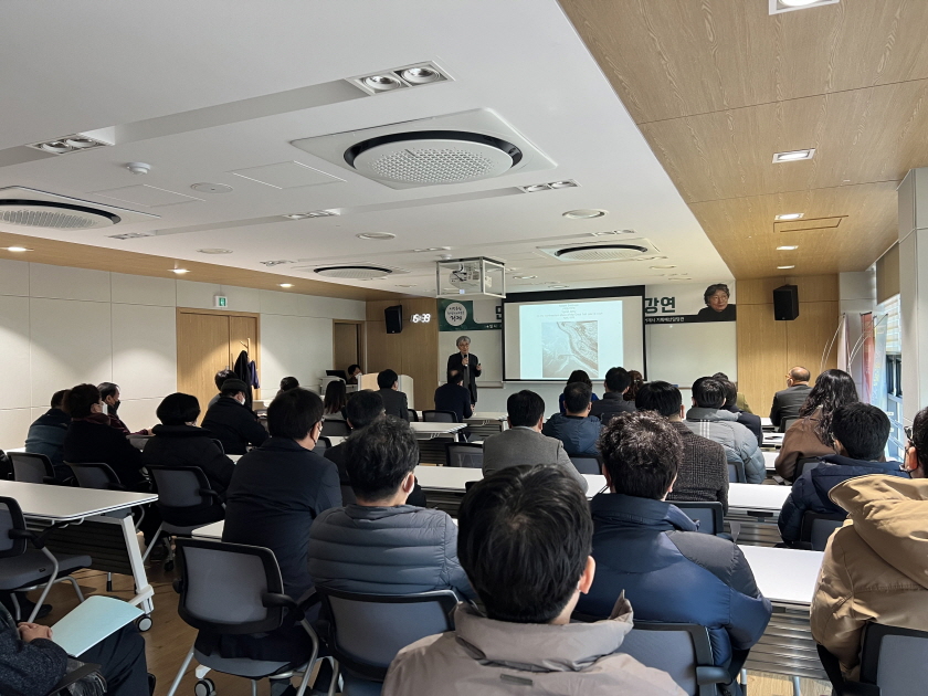 거제시, 100년 거제디자인의 첫걸음으로 민현식 교수 초청 자문 및 특별강연회 열어 현장 이미지