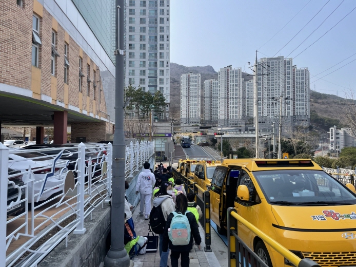 거제상동초 어린이보호구역 새단장 현장 이미지