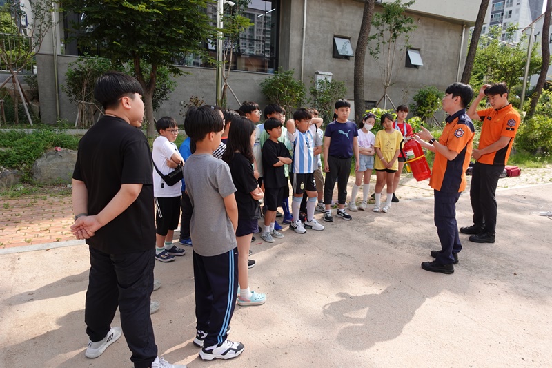 아주청소년문화의집, 청소년방과후아카데미 한바다, 소화기 사용 안전교육 실시 현장 이미지