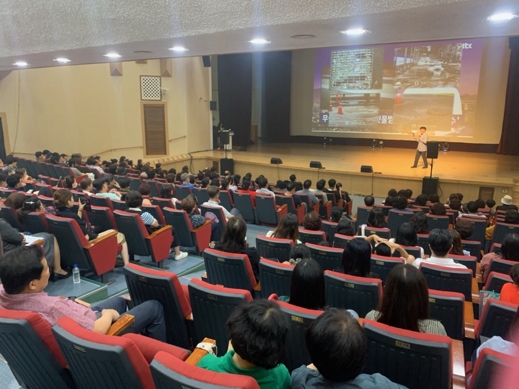 거제시 나부터 다함께 시민운동본부,  2023 동감 ․ 공감 토크콘서트 성황리에 마쳐 현장 이미지