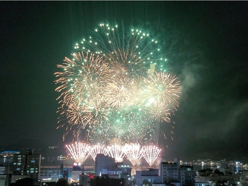 “제1회 지세포항 한가위 불꽃축제”성황리 개최 현장 이미지