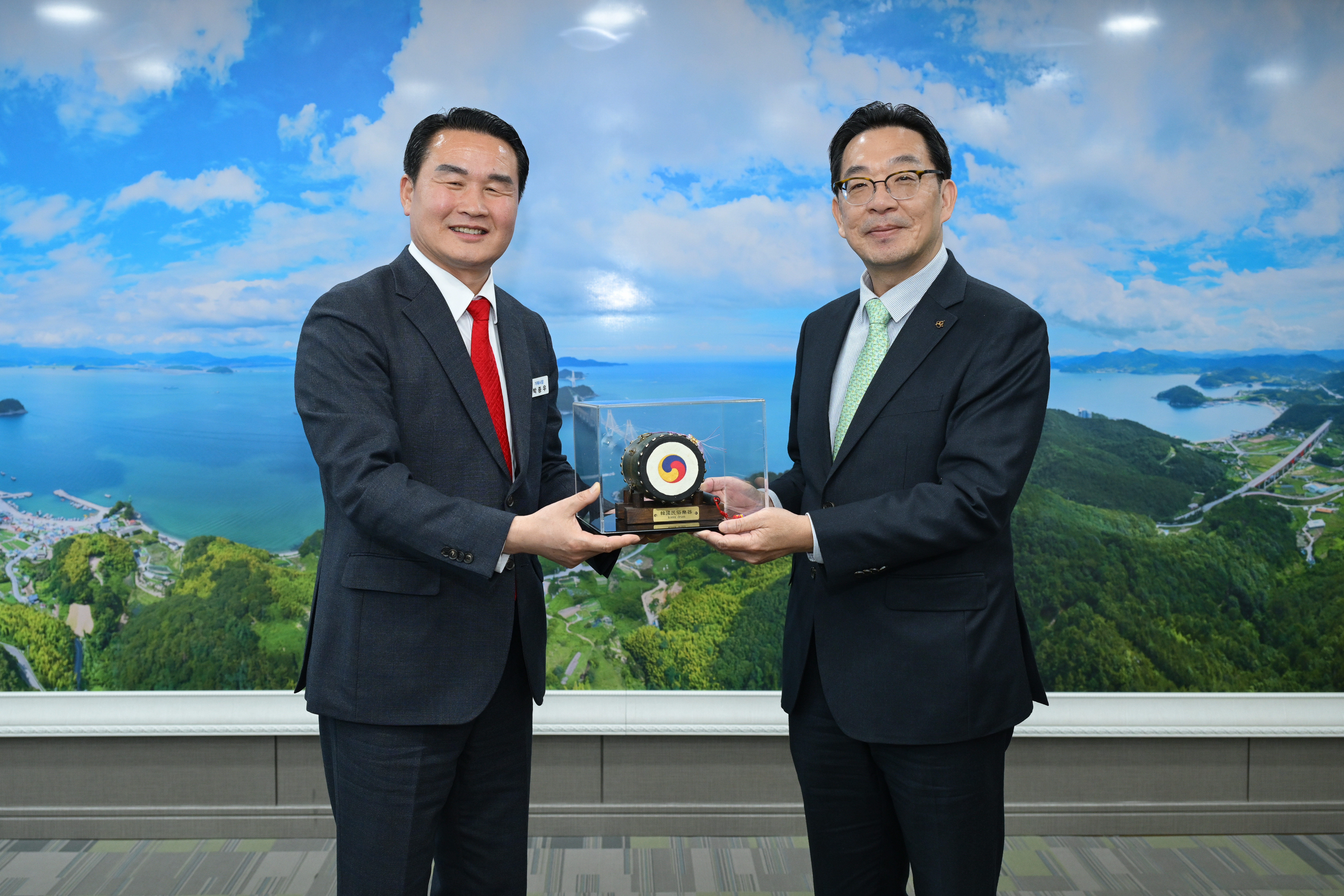 박종우 거제시장, 곽승개 주한국타이베이대표부부산사무처장 접견 현장 이미지