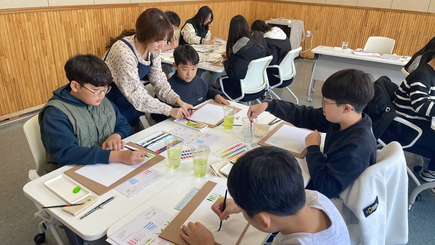 아주청소년문화의집, “거제를 그리다” 작품 전시회 개최 현장 이미지