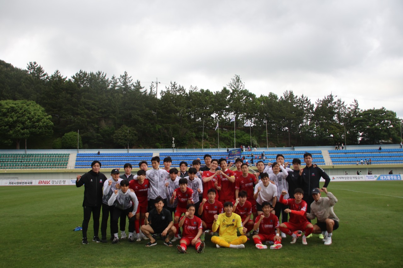 거제시민축구단, 2024시즌 K4리그 경남 더비전에서 진주를 3:1로 꺾고 값진 승리 얻어 현장 이미지