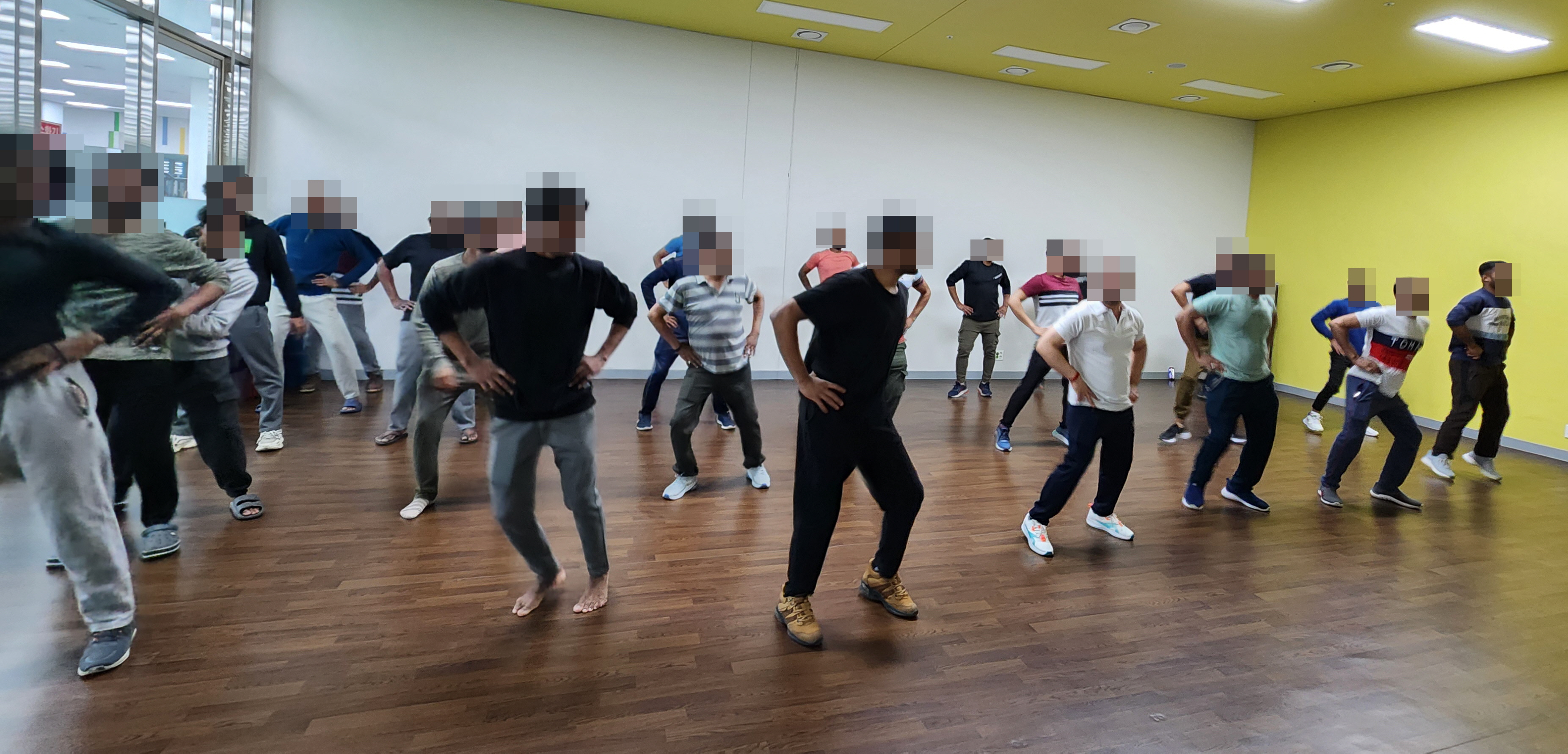 거제시보건소, 외국인 근로자를 위한 별빛운동교실 운영 시작 현장 이미지