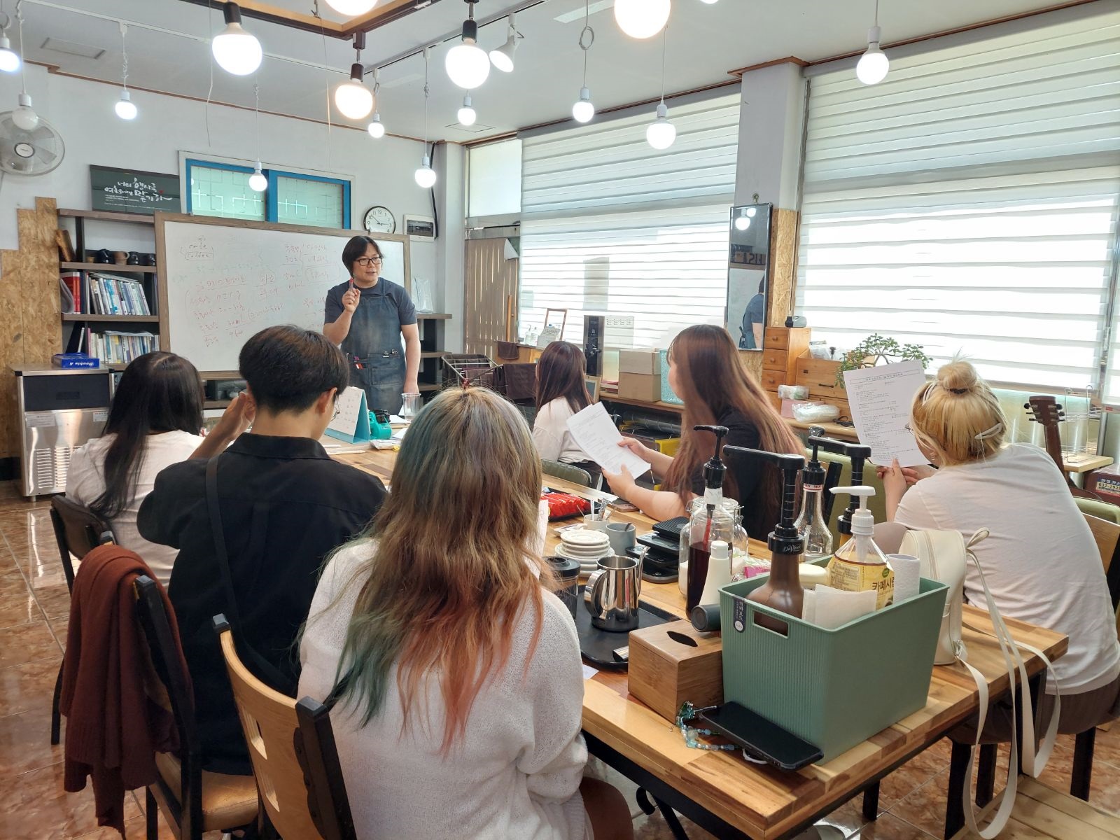 (재)거제시희망복지재단과 함께하는 학교 밖 청소년의 비상 거제시, 학교 밖 청소년 바리스타 자격증반 운영 현장 이미지