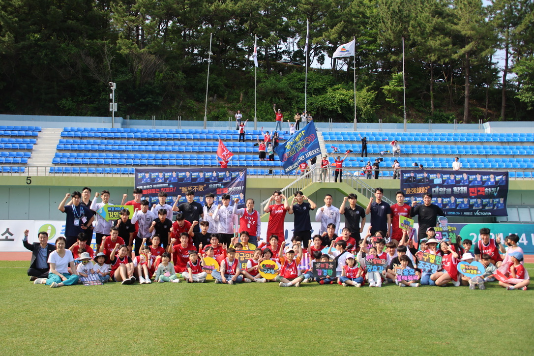 거제시민축구단, FC충주에 3:0 완승, 시민들과 함께 승리한 그날! 현장 이미지