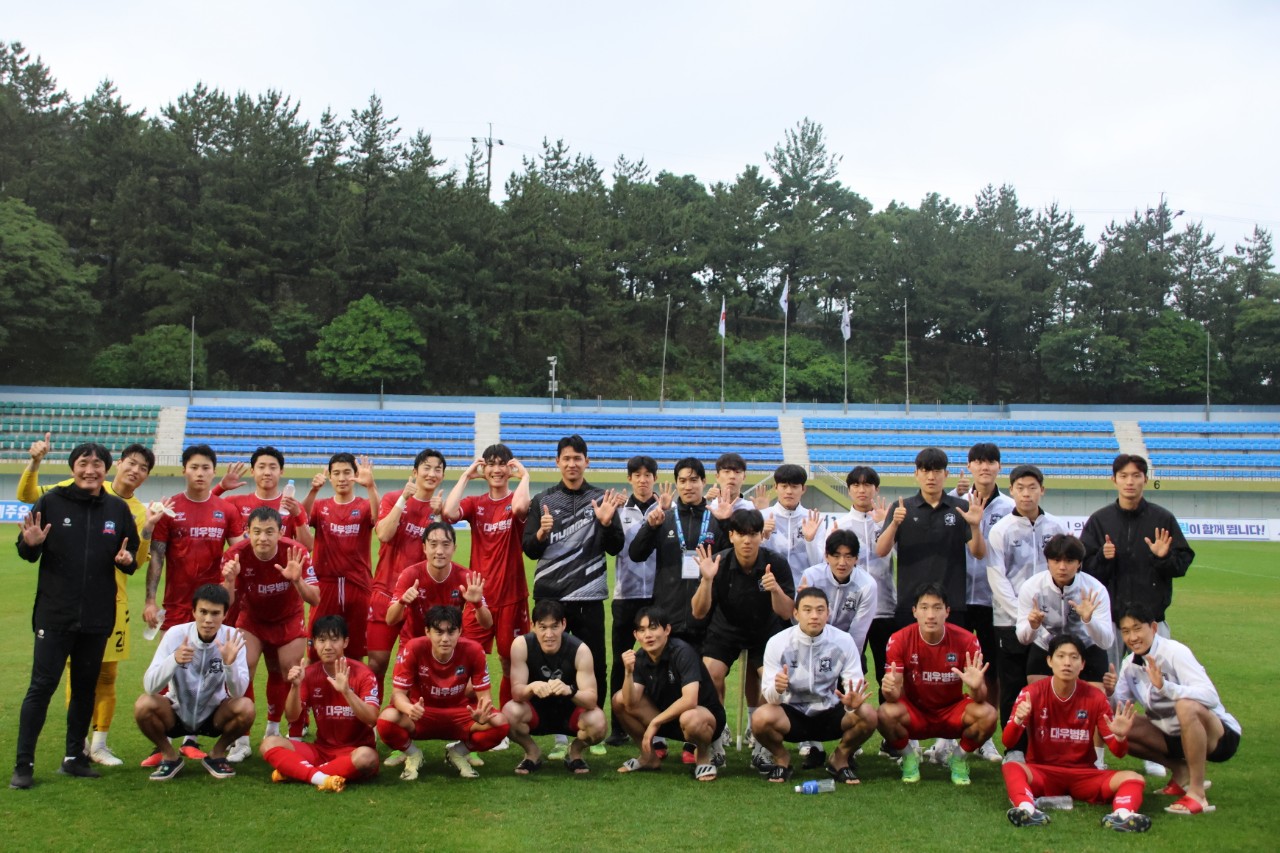 거제시민축구단, 1위 대전하나시티즌 상대로 4-1 완승 현장 이미지
