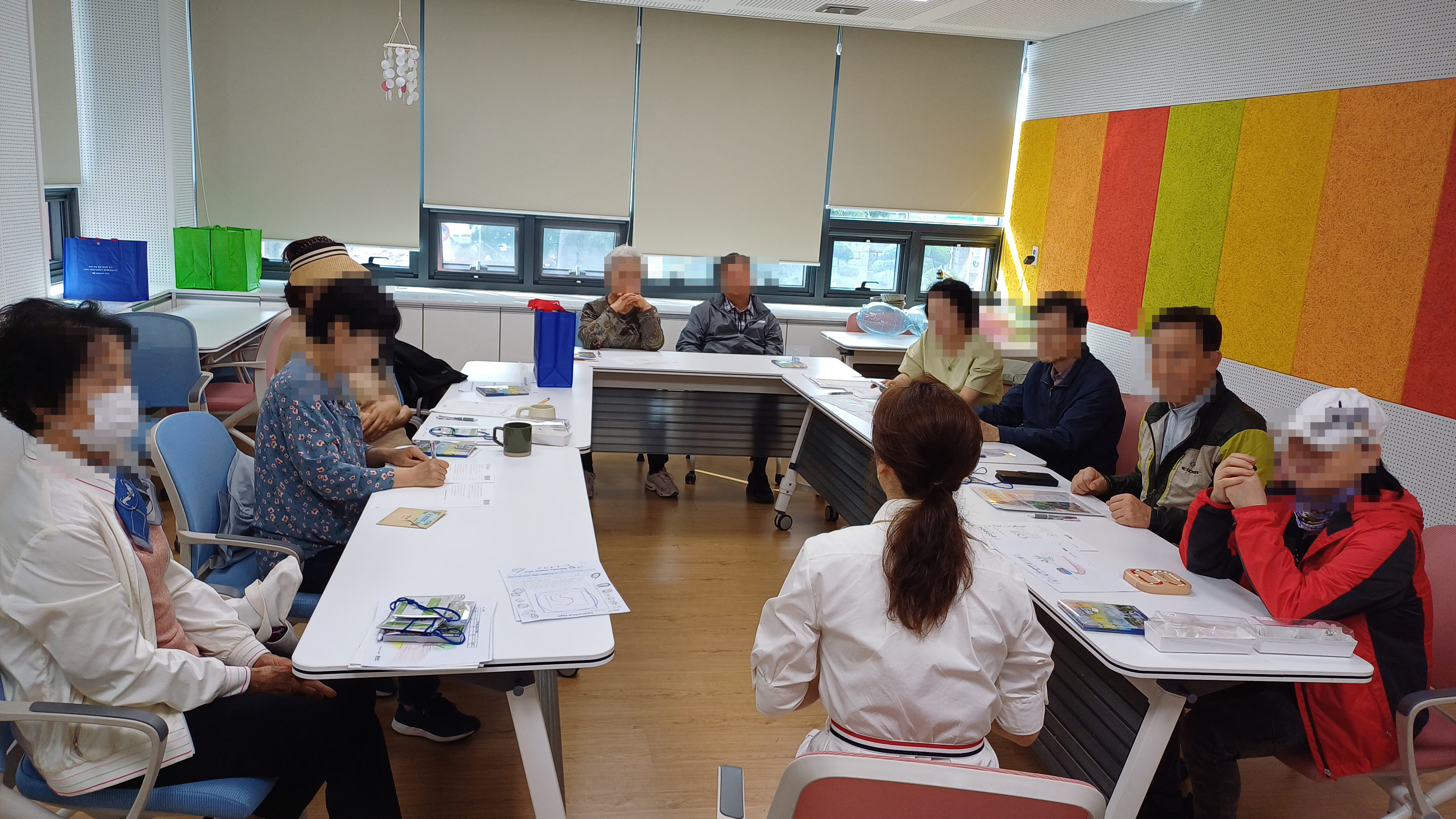 거제시치매안심센터, 치매가족 및 보호자 지원 프로그램 참여자 모집 현장 이미지