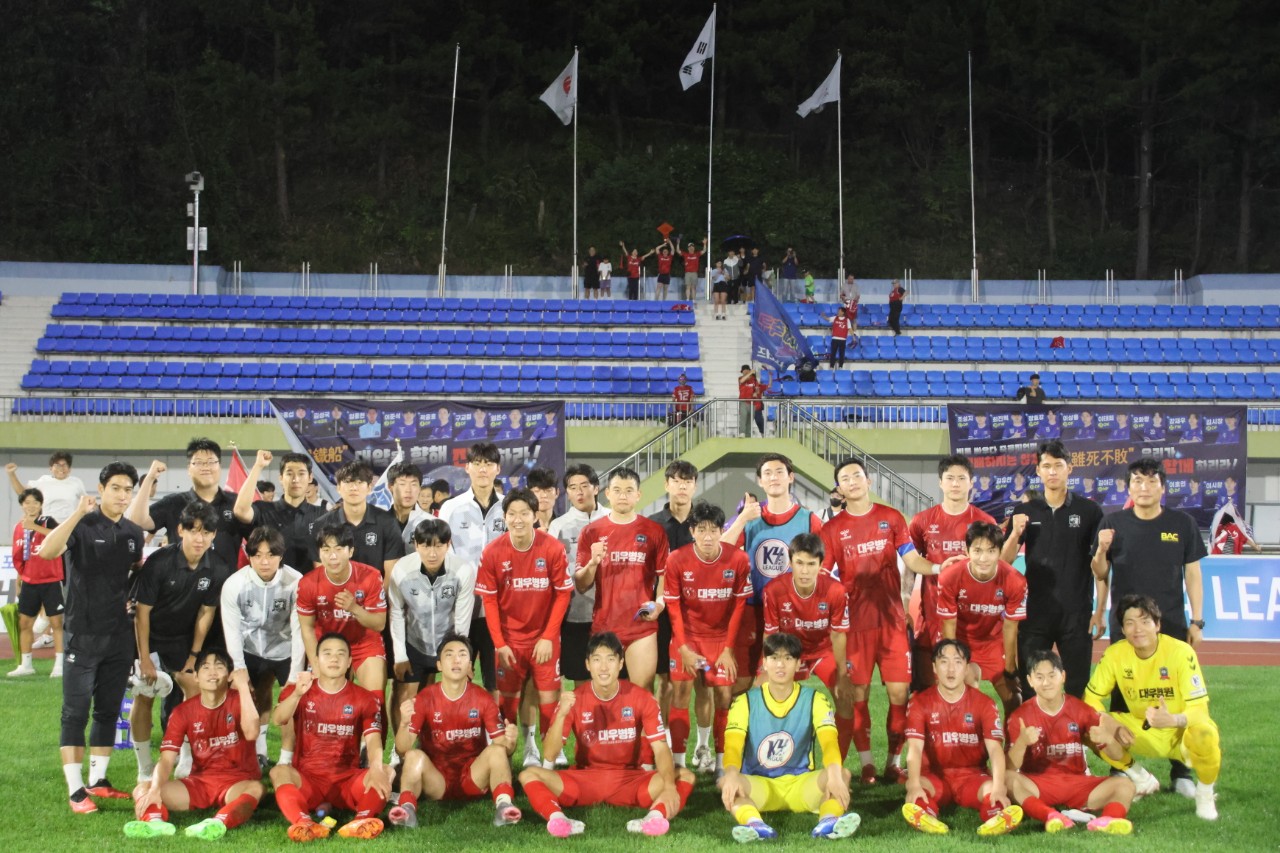 한여름 밤의 시원한 승부! 거제시민축구단, 당진시민축구단 상대로 2-1 승리 현장 이미지