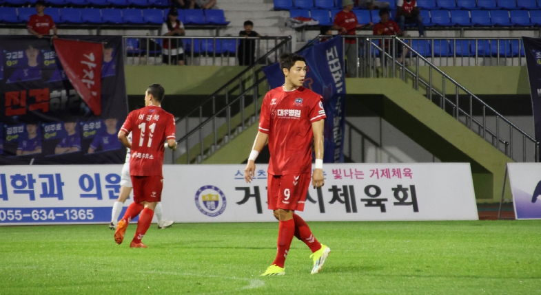 거제시민축구단, 전주시민축구단과 홈경기에서 무승부 현장 이미지