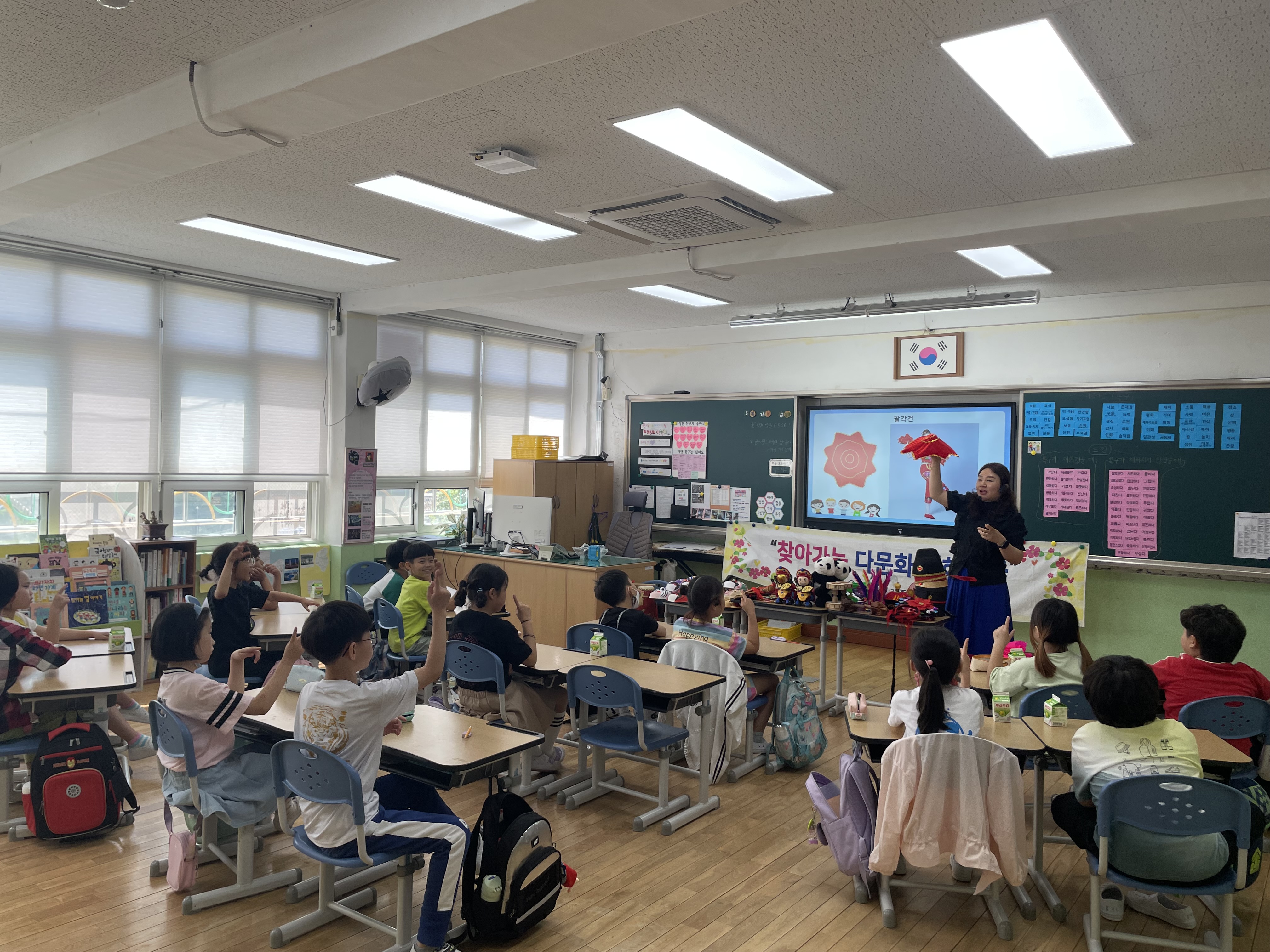 거제시가족센터 ‘찾아가는 다문화이해교육’ 진행 현장 이미지