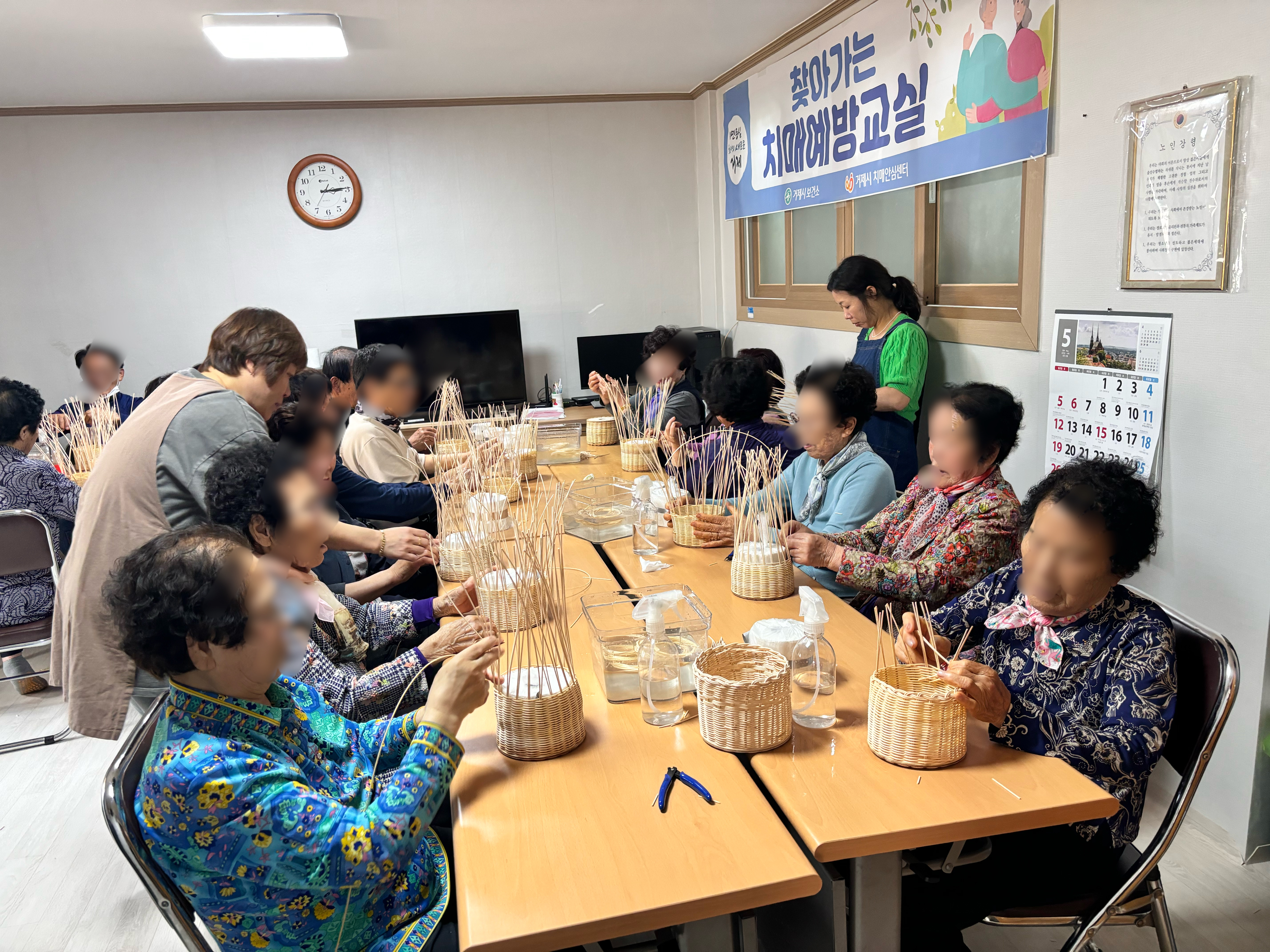 거제시 치매안심센터, 하청면 옥계경로당 치매예방교실 운영 현장 이미지