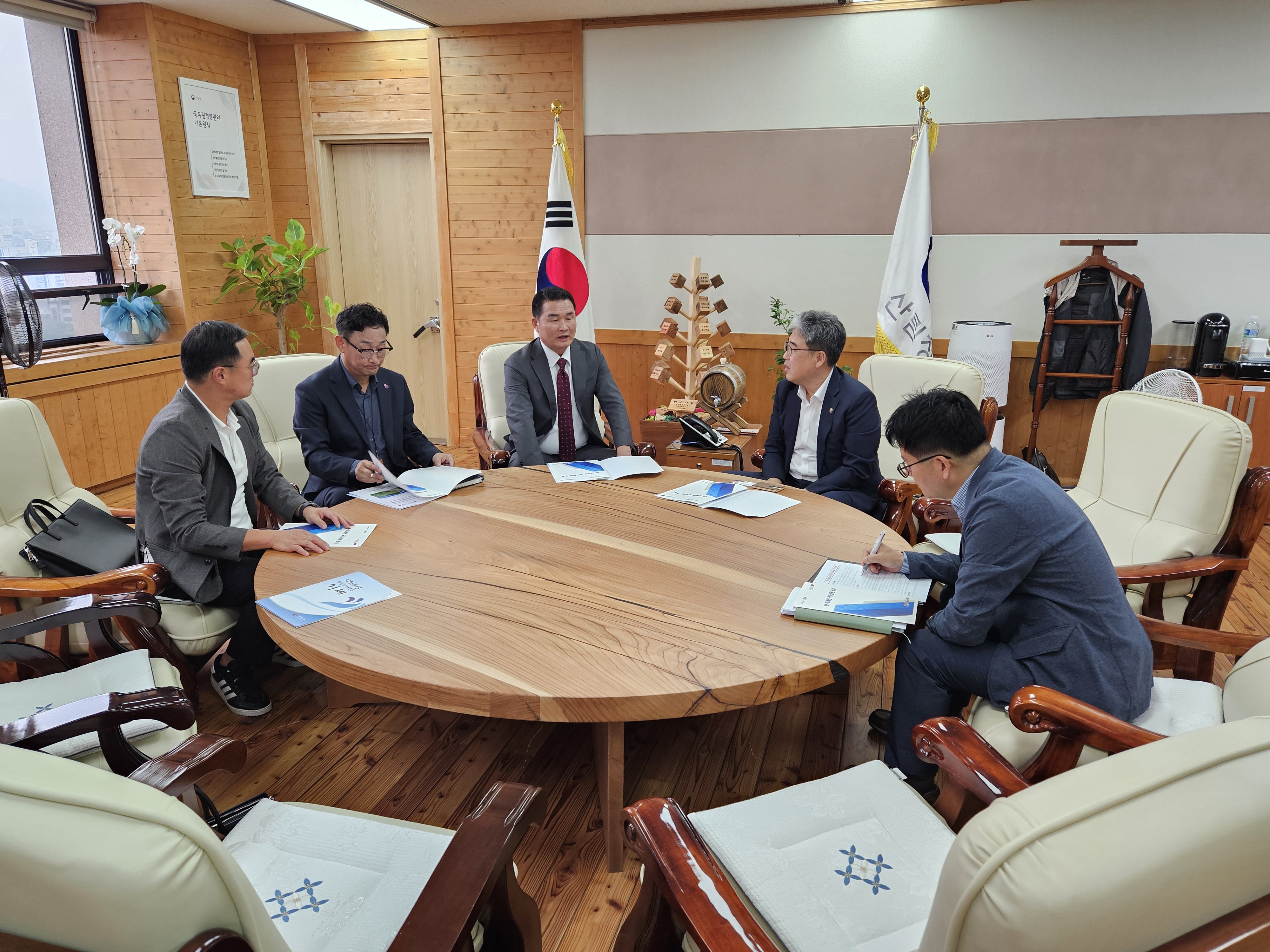 박종우 거제시장, 산림청 찾아 한·아세안 국가정원 추진 건의 현장 이미지