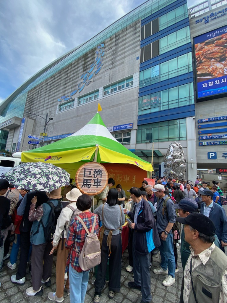 거제시, ‘관광 팝업홍보관’ 국내·외 관광객 인기 현장 이미지