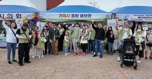 거제시, 외국인 홍보단 SNS로 글로벌 관광 홍보 현장 이미지